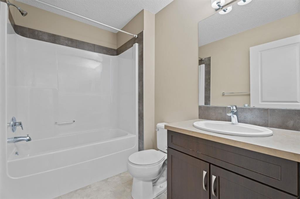 30 Redstone Parade Ne, Calgary, AB - Indoor Photo Showing Bathroom