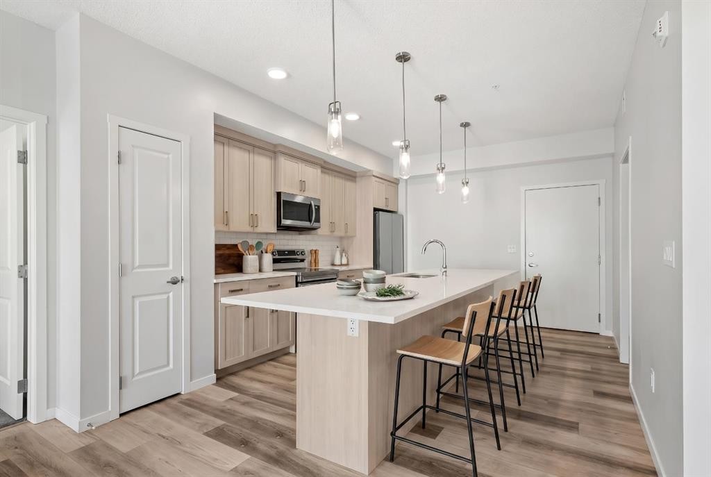 3403-33 Carringham Gate Nw, Calgary, AB - Indoor Photo Showing Kitchen With Upgraded Kitchen