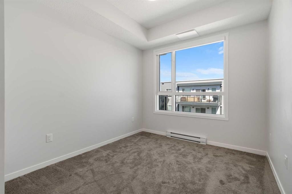 3403-33 Carringham Gate Nw, Calgary, AB - Indoor Photo Showing Other Room