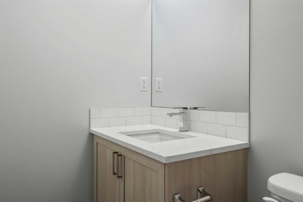 3403-33 Carringham Gate Nw, Calgary, AB - Indoor Photo Showing Bathroom