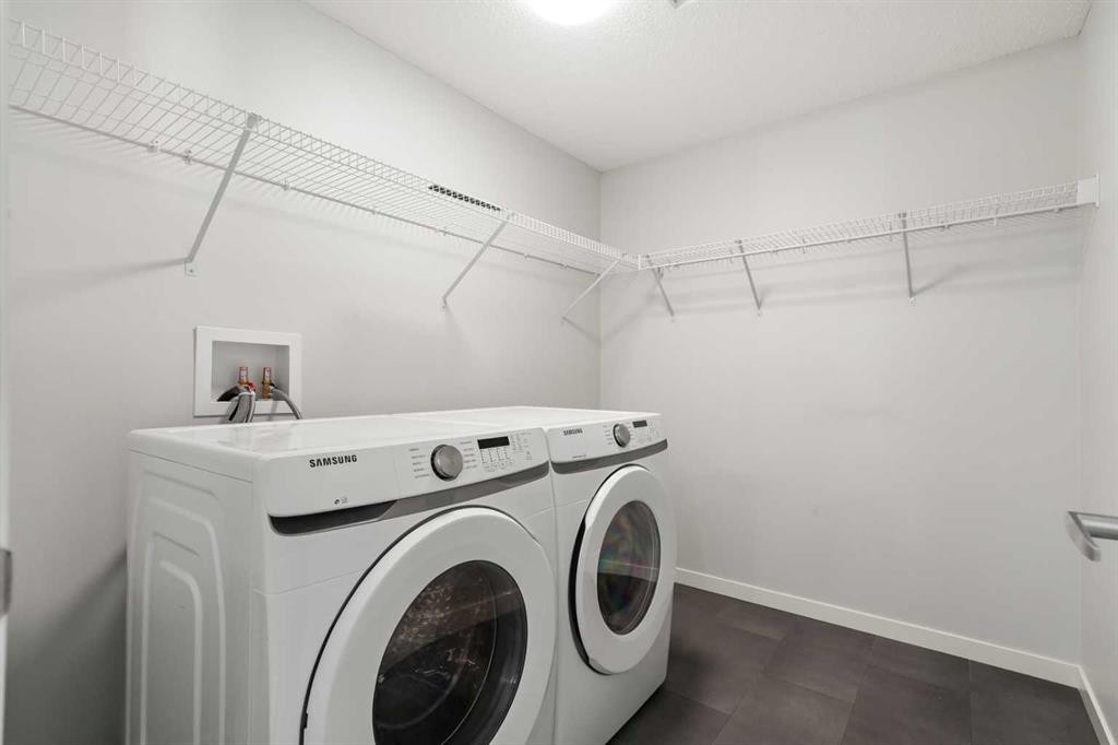 3403-33 Carringham Gate Nw, Calgary, AB - Indoor Photo Showing Laundry Room