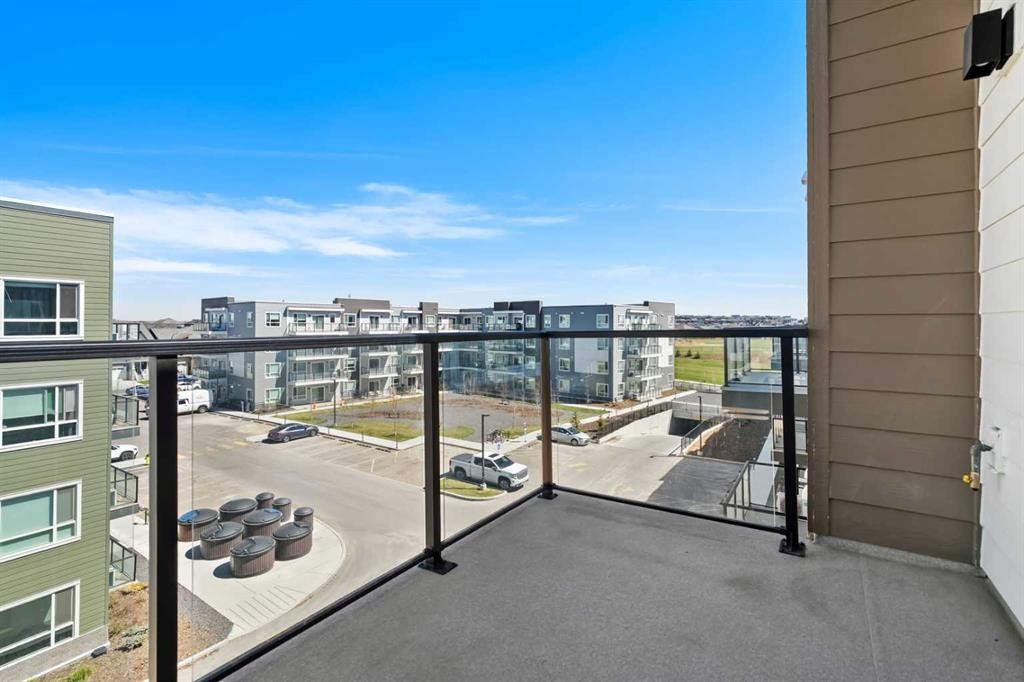 3403-33 Carringham Gate Nw, Calgary, AB - Outdoor