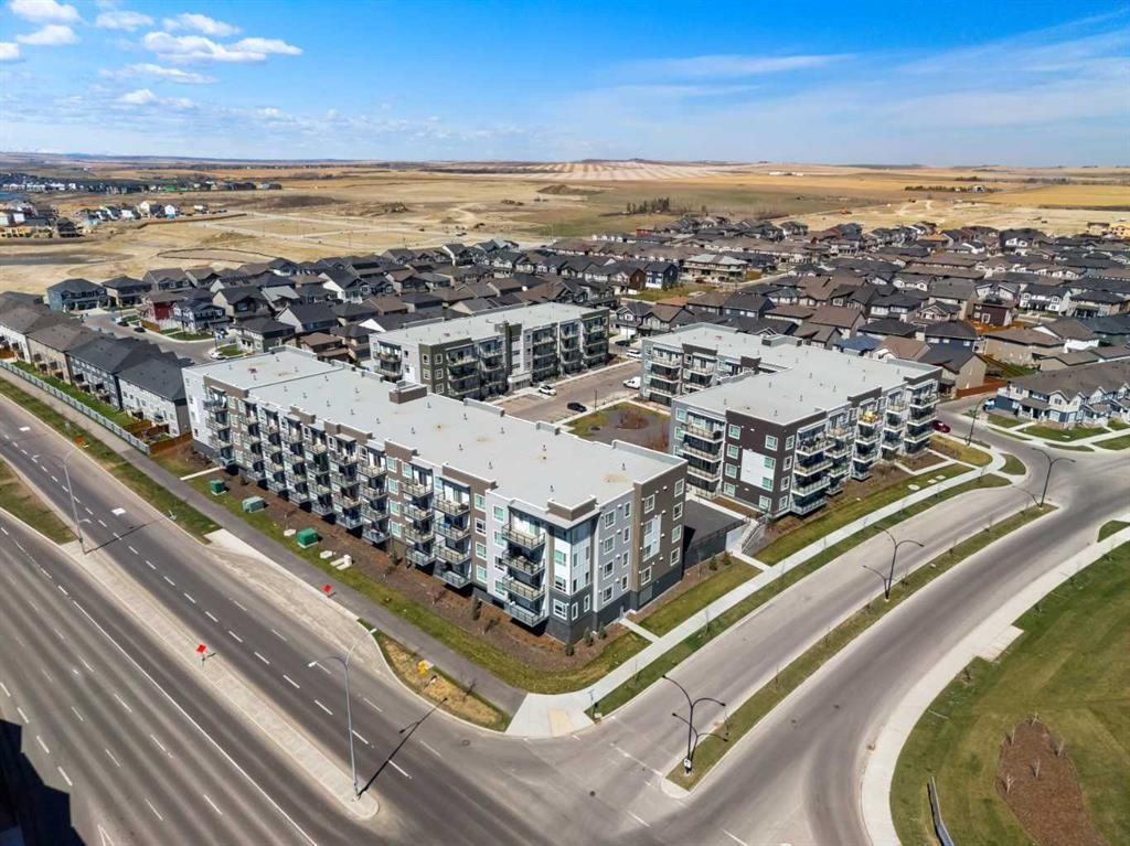 3403-33 Carringham Gate Nw, Calgary, AB - Outdoor With View