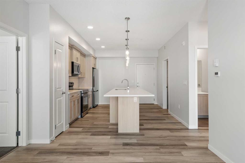 3403-33 Carringham Gate Nw, Calgary, AB - Indoor Photo Showing Kitchen