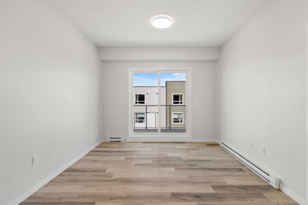 3403-33 Carringham Gate Nw, Calgary, AB - Indoor Photo Showing Other Room