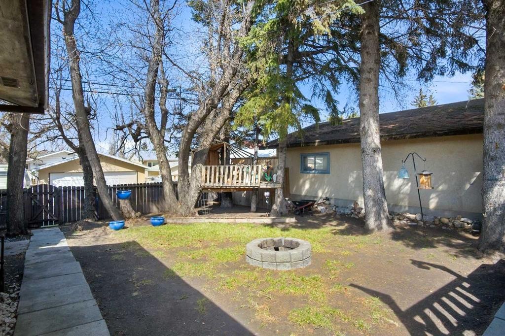 4306 55 Avenue, Olds, AB - Outdoor