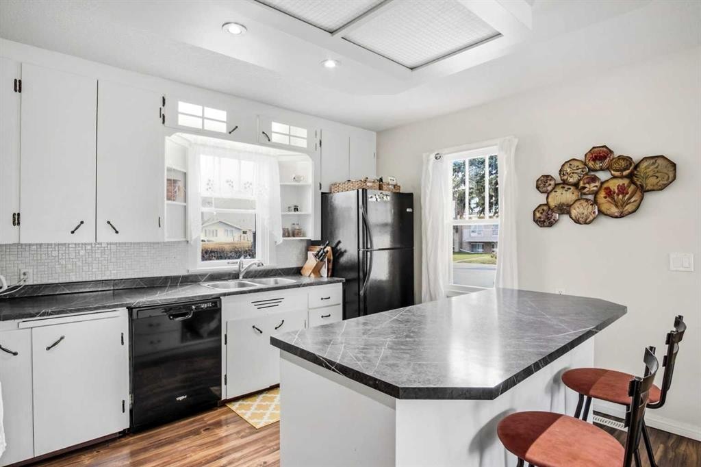 4306 55 Avenue, Olds, AB - Indoor Photo Showing Kitchen With Double Sink