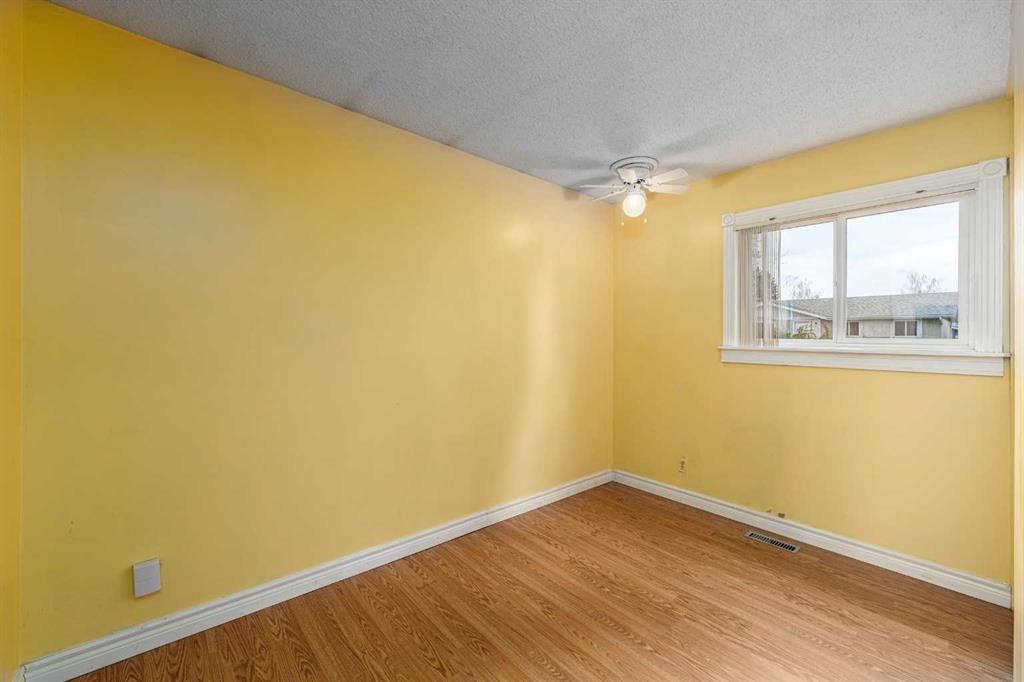 115 Ogden Way Se, Calgary, AB - Indoor Photo Showing Other Room