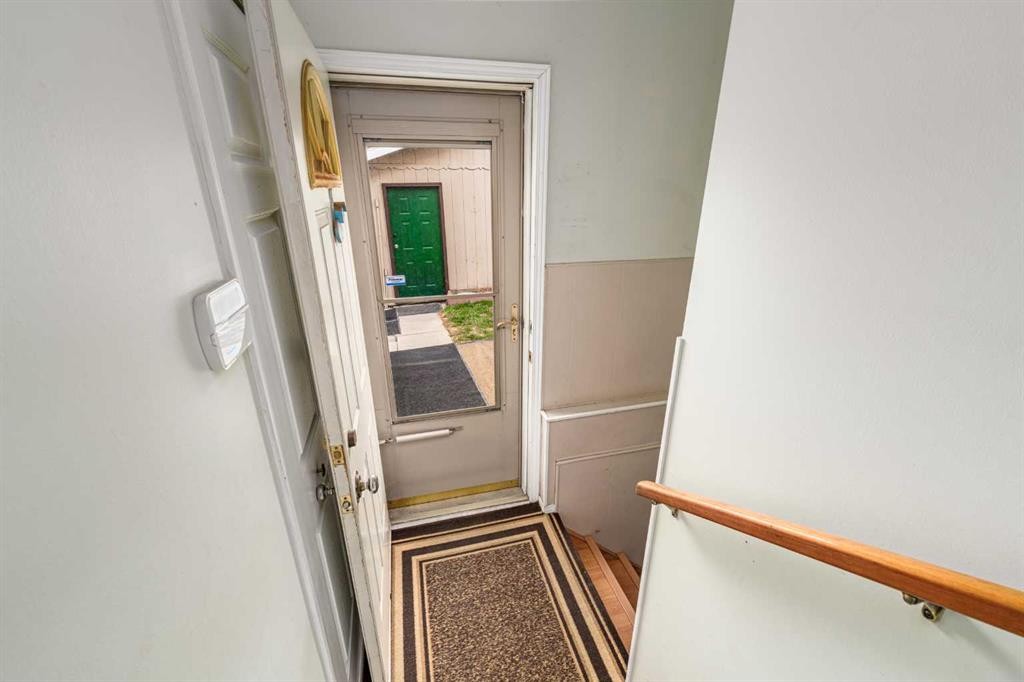 115 Ogden Way Se, Calgary, AB - Indoor Photo Showing Other Room