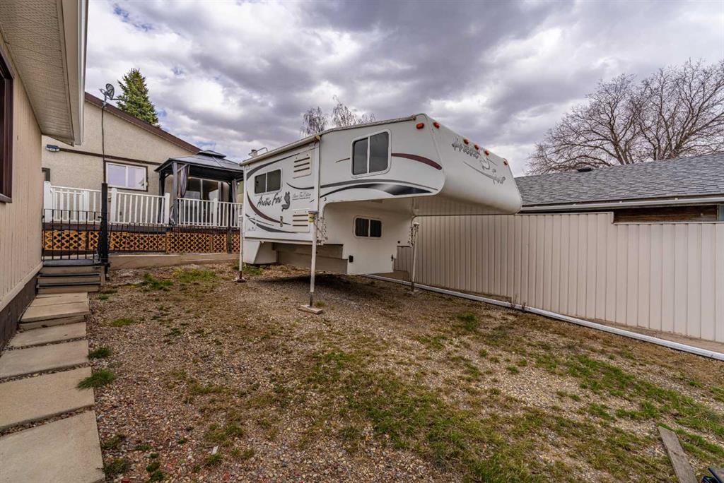 115 Ogden Way Se, Calgary, AB - Outdoor