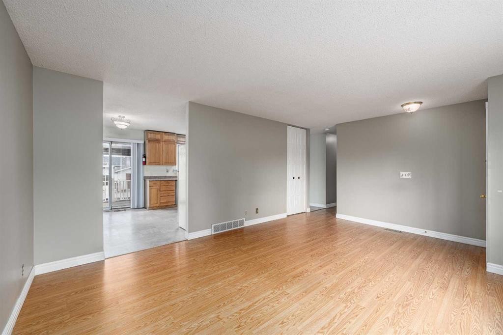 115 Ogden Way Se, Calgary, AB - Indoor Photo Showing Other Room