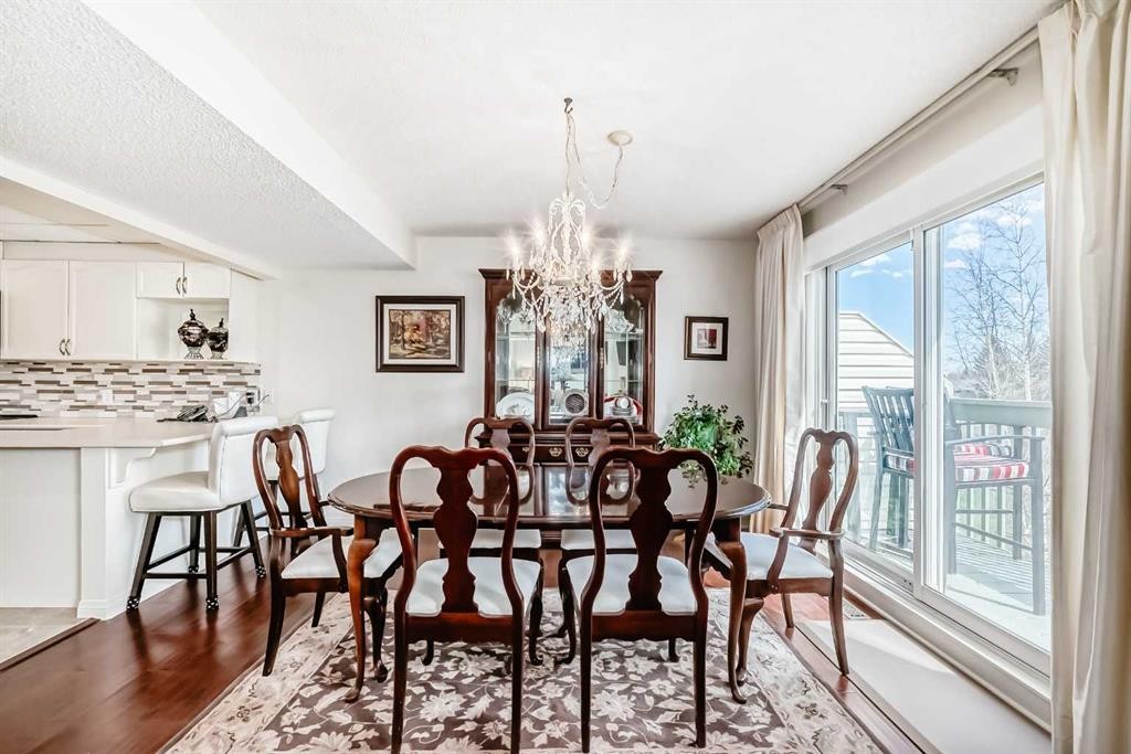 305 Sandringham Road Nw, Calgary, AB - Indoor Photo Showing Dining Room