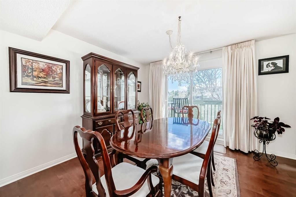 305 Sandringham Road Nw, Calgary, AB - Indoor Photo Showing Dining Room