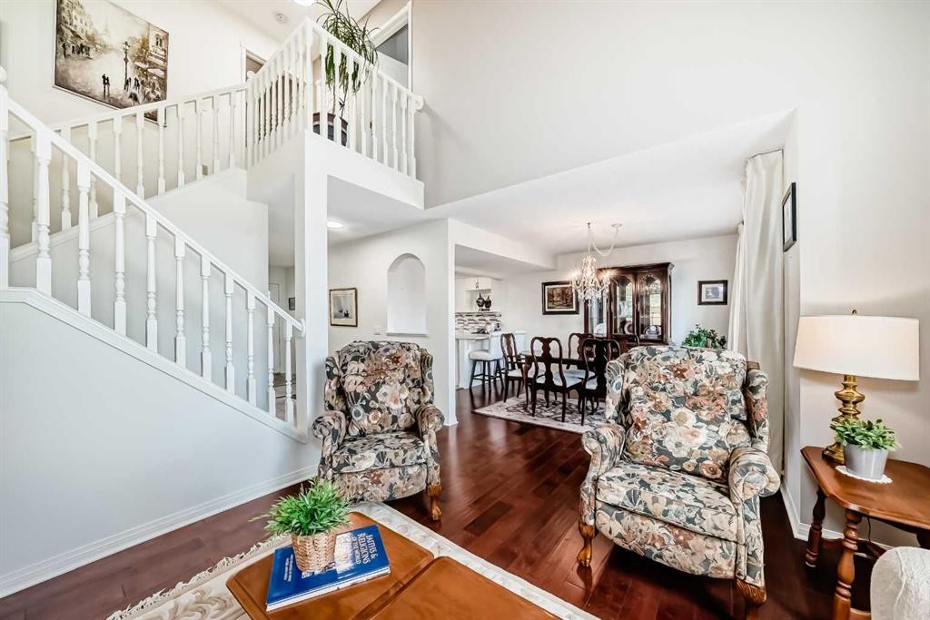 305 Sandringham Road Nw, Calgary, AB - Indoor