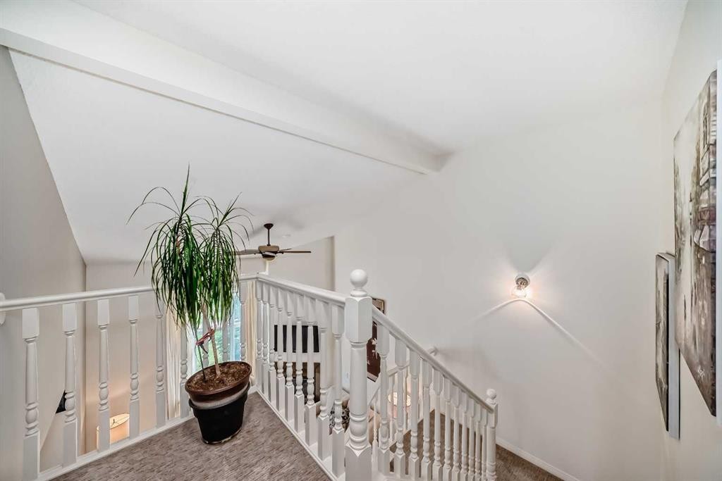 305 Sandringham Road Nw, Calgary, AB - Indoor Photo Showing Other Room