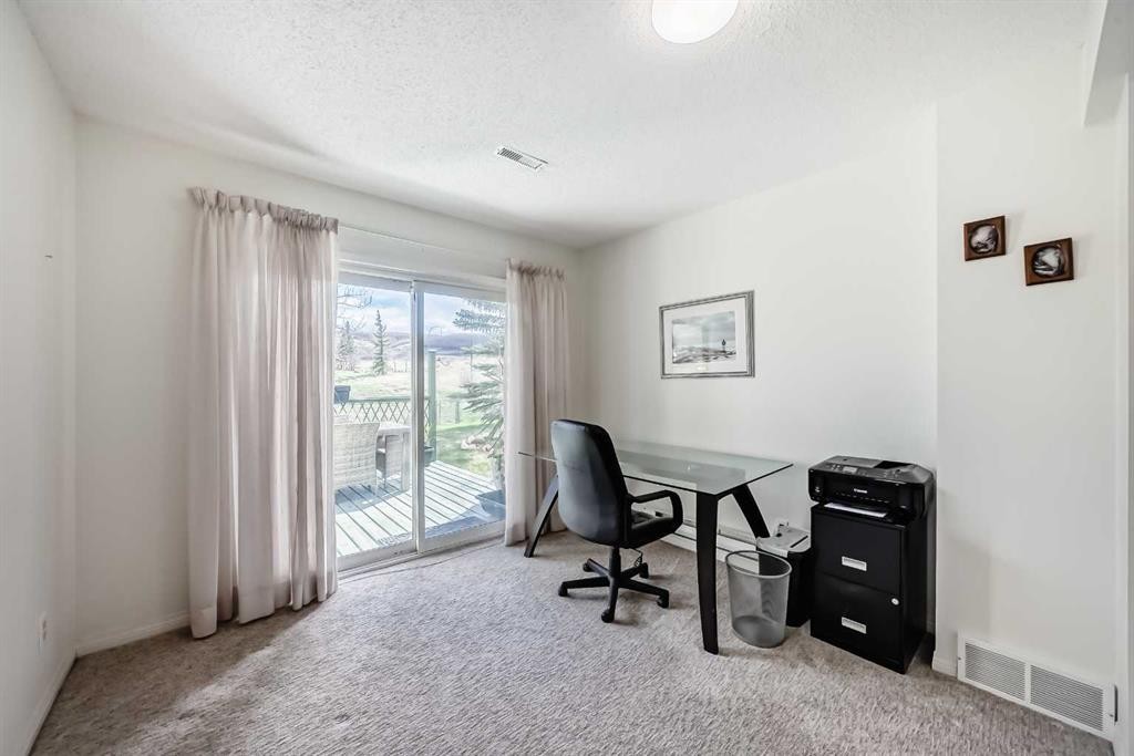 305 Sandringham Road Nw, Calgary, AB - Indoor Photo Showing Office