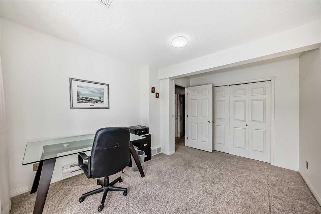 305 Sandringham Road Nw, Calgary, AB - Indoor