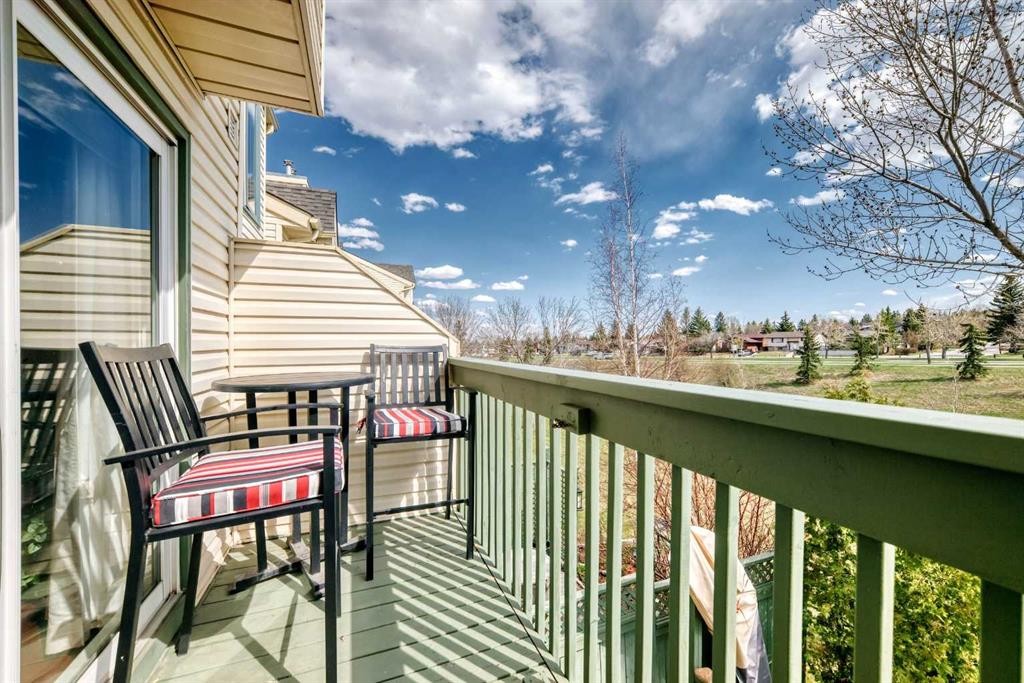 305 Sandringham Road Nw, Calgary, AB - Outdoor With Deck Patio Veranda