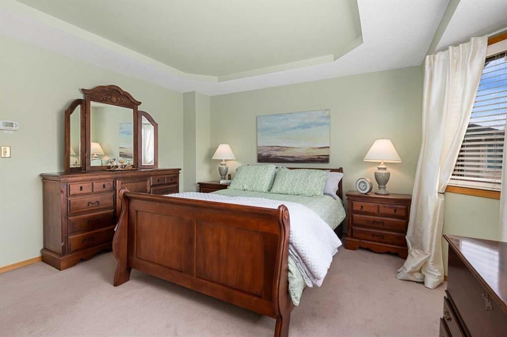 27 Hawkstone Close Nw, Calgary, AB - Indoor Photo Showing Bedroom