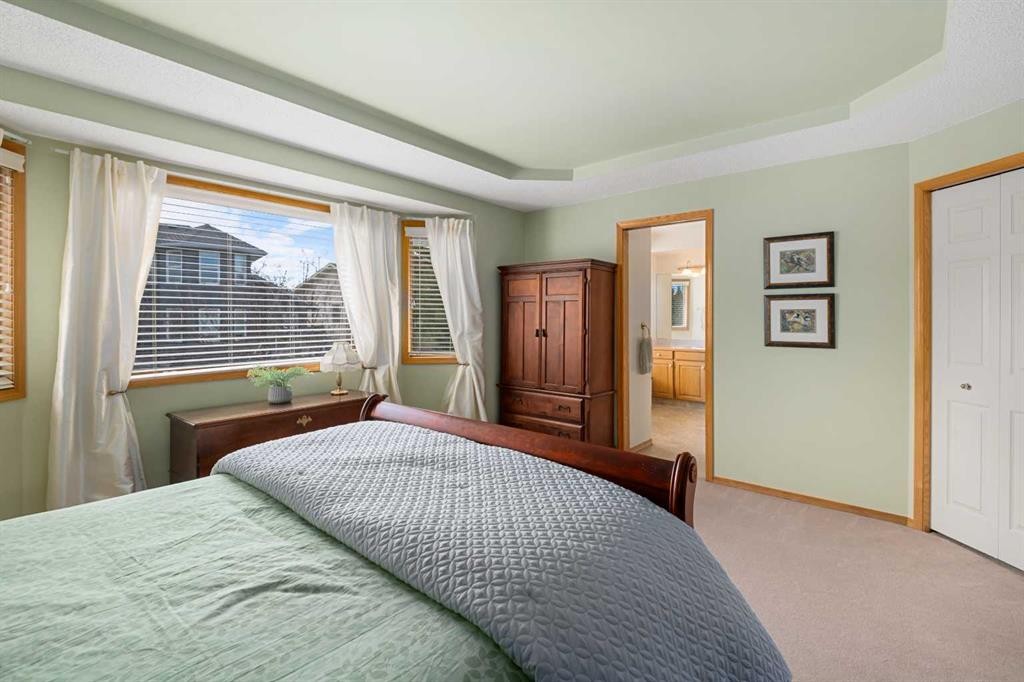 27 Hawkstone Close Nw, Calgary, AB - Indoor Photo Showing Bedroom