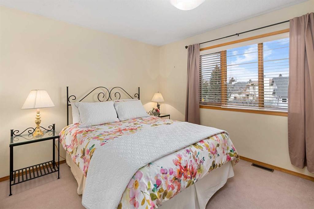 27 Hawkstone Close Nw, Calgary, AB - Indoor Photo Showing Bedroom