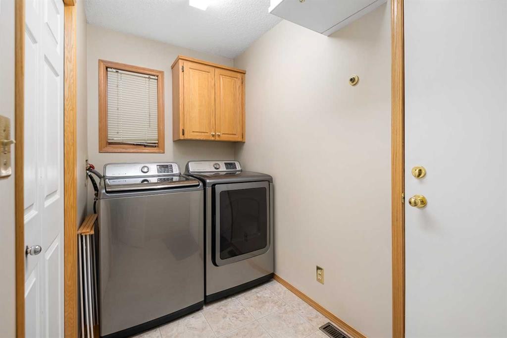 27 Hawkstone Close Nw, Calgary, AB - Indoor Photo Showing Laundry Room