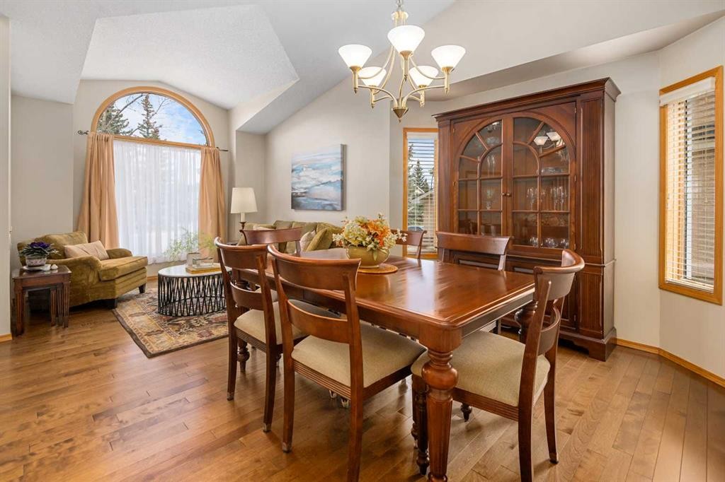 27 Hawkstone Close Nw, Calgary, AB - Indoor Photo Showing Dining Room