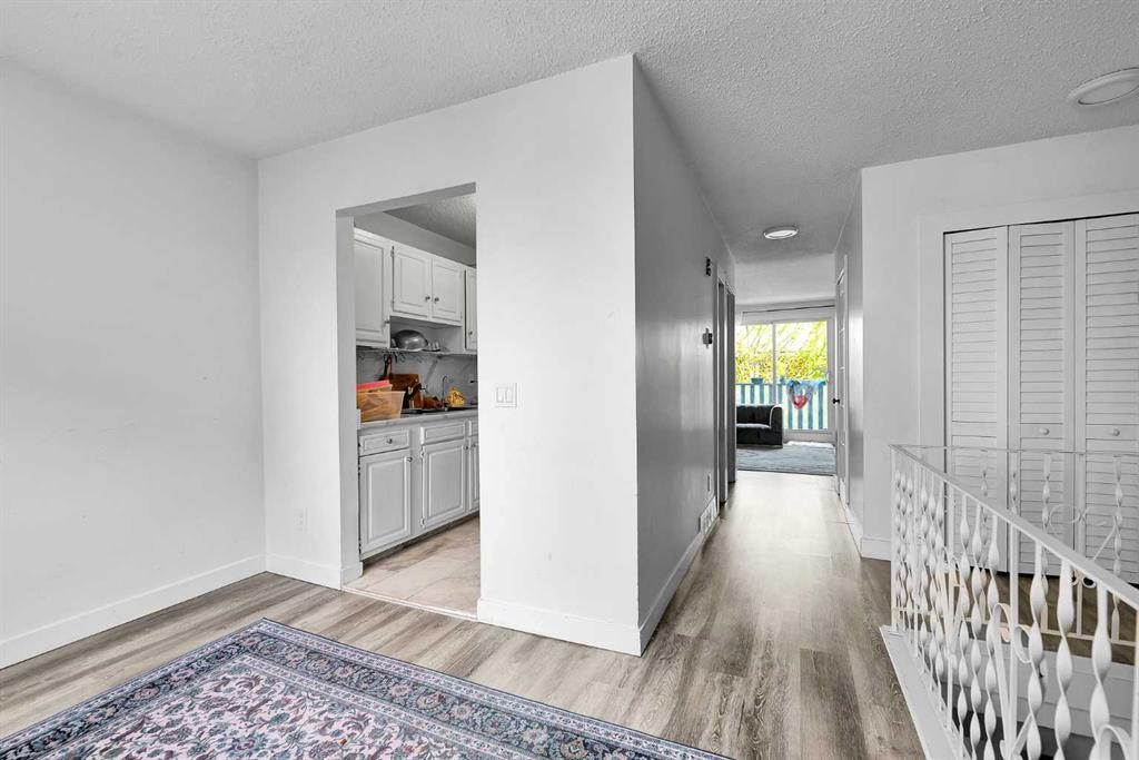 3-4543 7 Avenue Se, Calgary, AB - Indoor Photo Showing Other Room