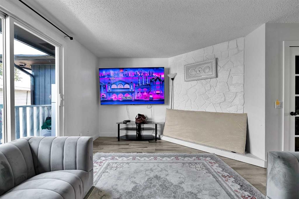 3-4543 7 Avenue Se, Calgary, AB - Indoor