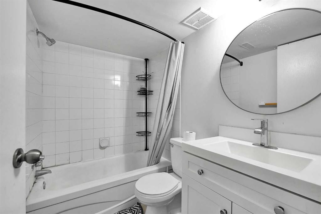 3-4543 7 Avenue Se, Calgary, AB - Indoor Photo Showing Bathroom