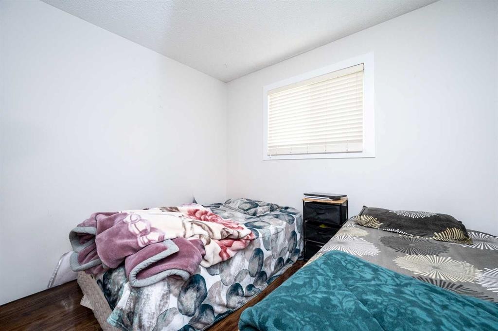 72 Faldale Close Ne, Calgary, AB - Indoor Photo Showing Bedroom