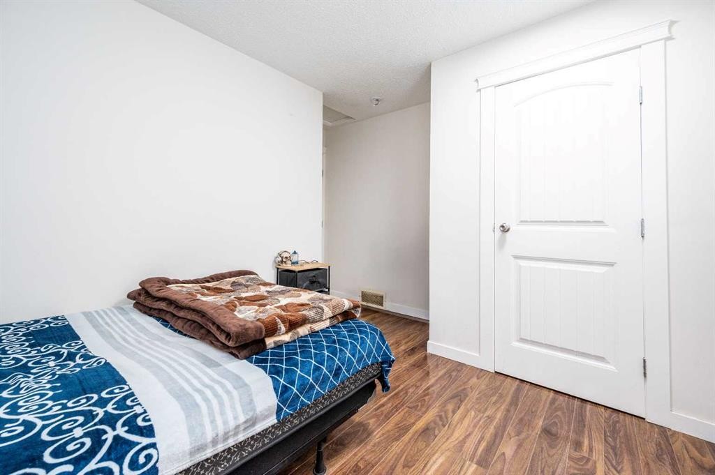 72 Faldale Close Ne, Calgary, AB - Indoor Photo Showing Bedroom