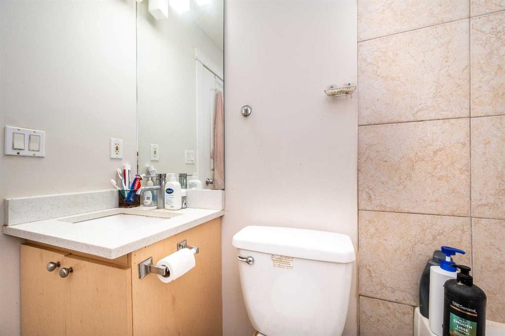 72 Faldale Close Ne, Calgary, AB - Indoor Photo Showing Bathroom