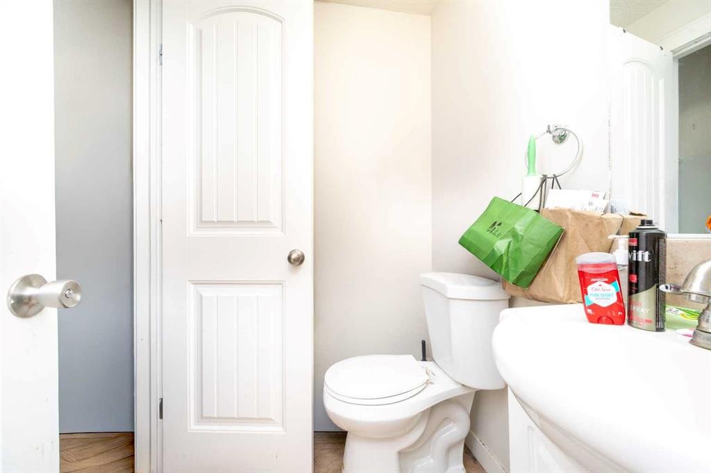 72 Faldale Close Ne, Calgary, AB - Indoor Photo Showing Bathroom