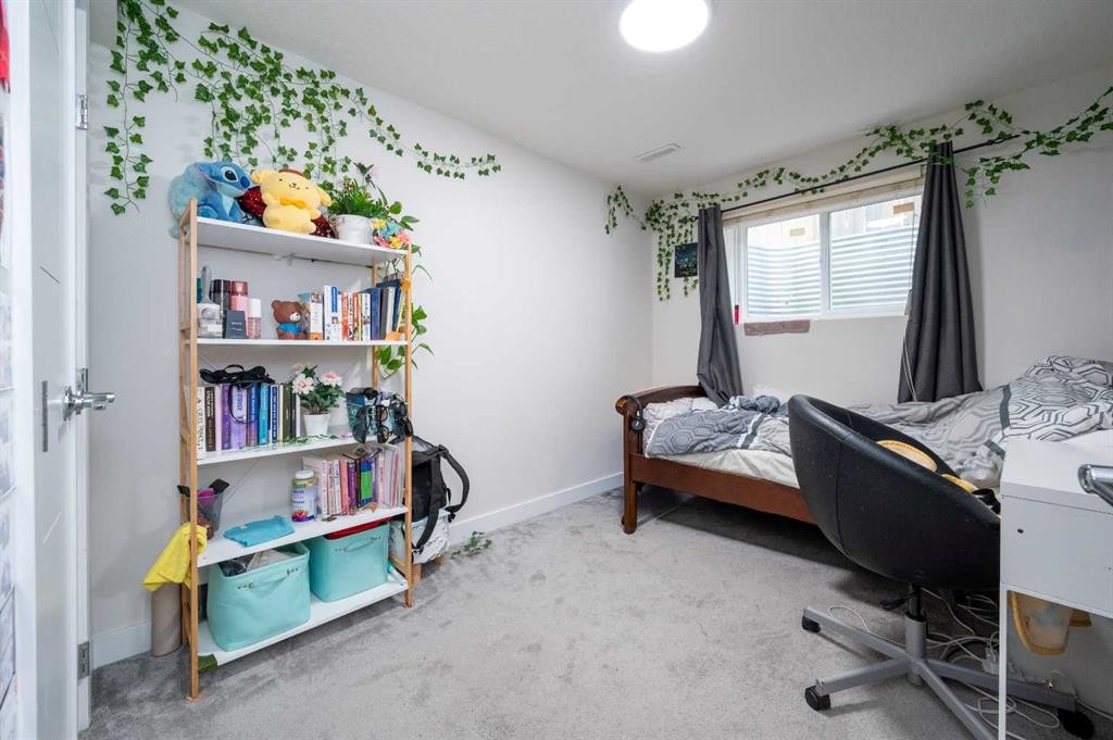 72 Faldale Close Ne, Calgary, AB - Indoor Photo Showing Bedroom