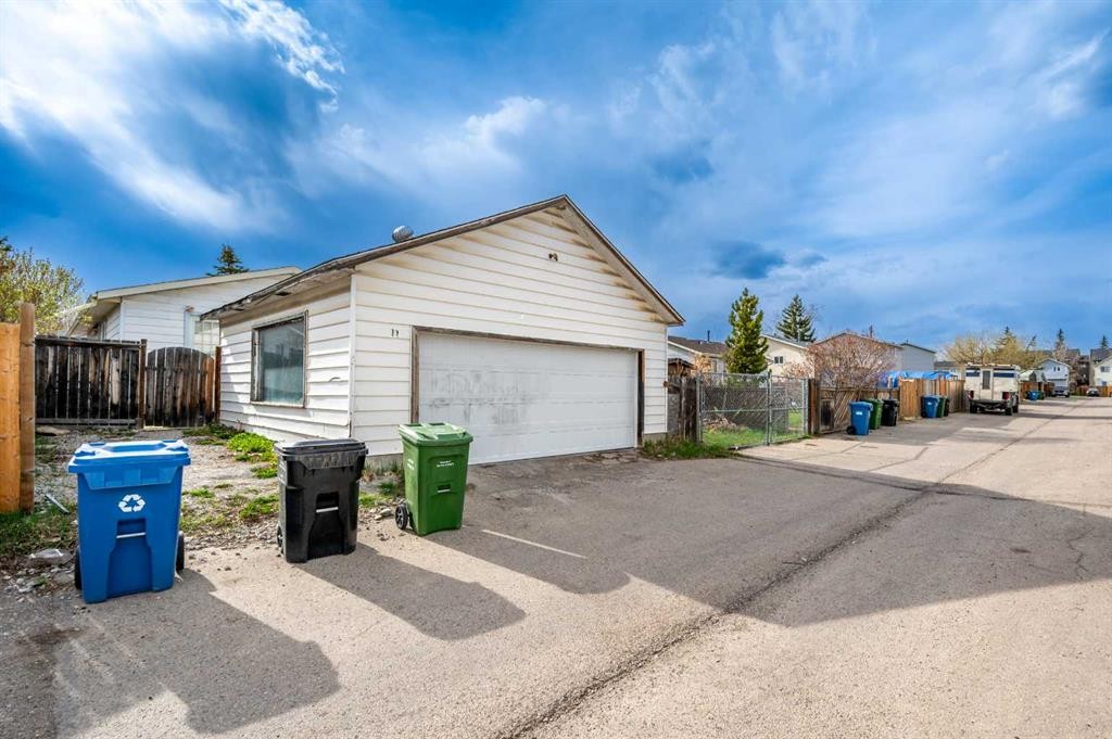 72 Faldale Close Ne, Calgary, AB - Outdoor