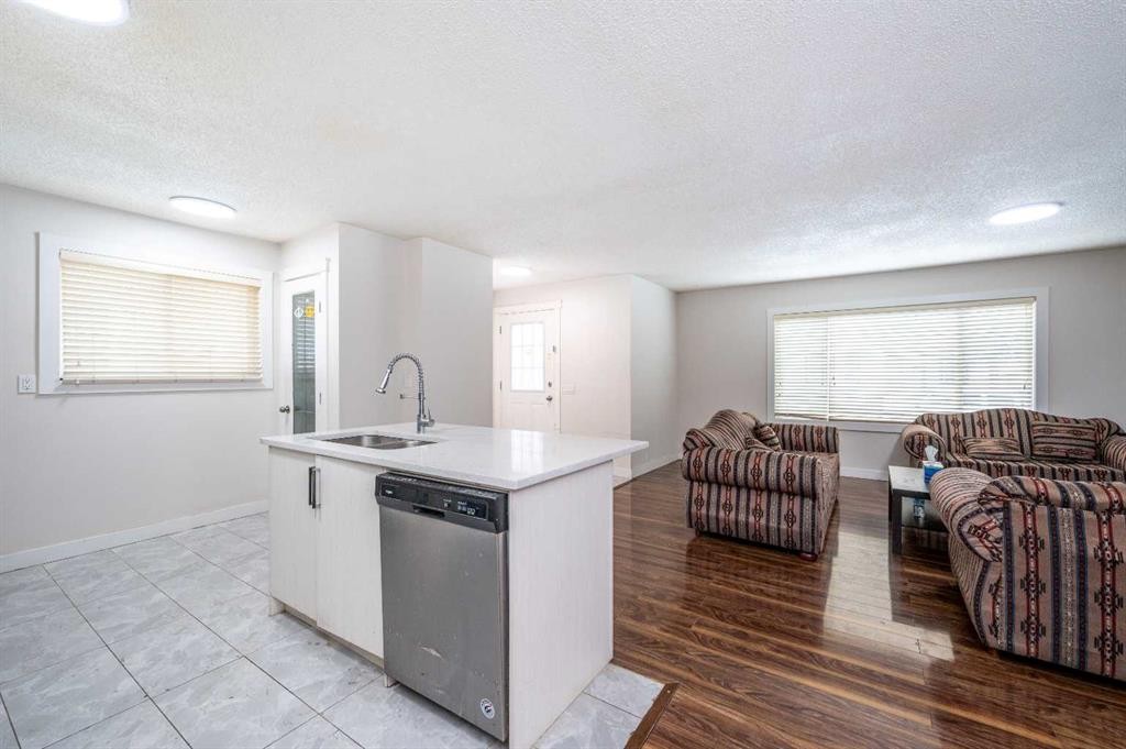 72 Faldale Close Ne, Calgary, AB - Indoor Photo Showing Other Room