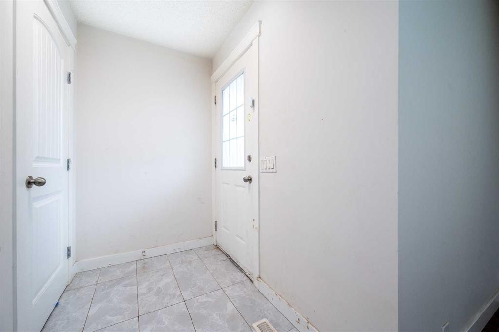 72 Faldale Close Ne, Calgary, AB - Indoor Photo Showing Other Room