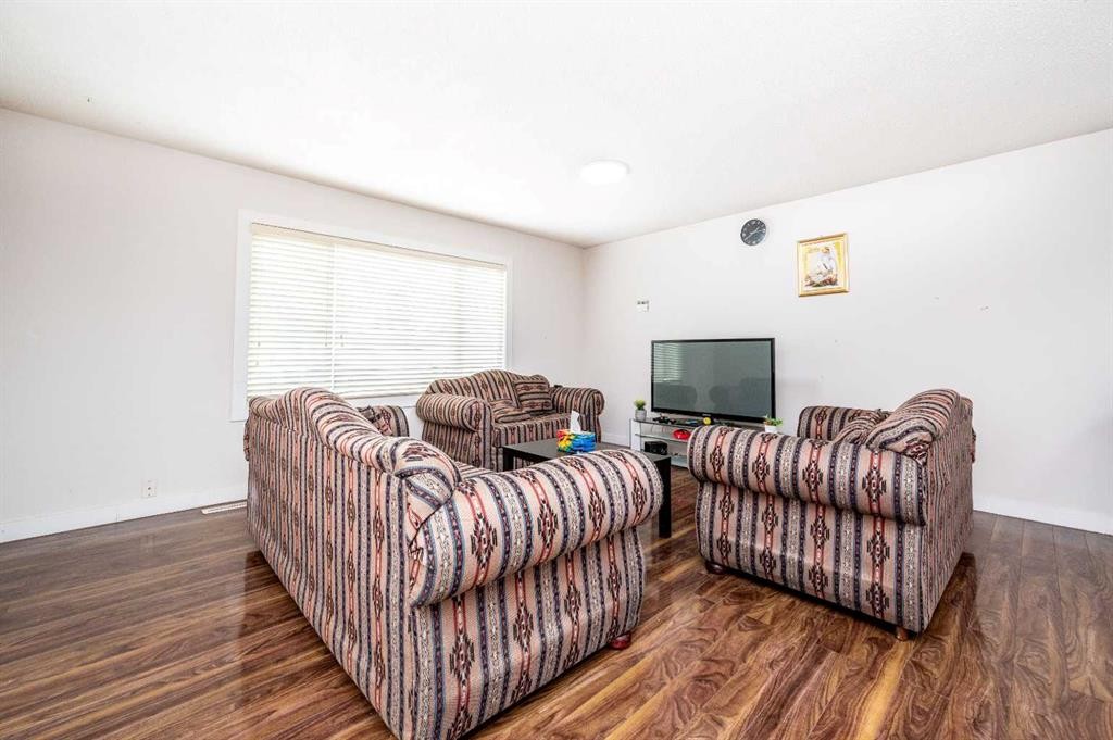 72 Faldale Close Ne, Calgary, AB - Indoor Photo Showing Other Room