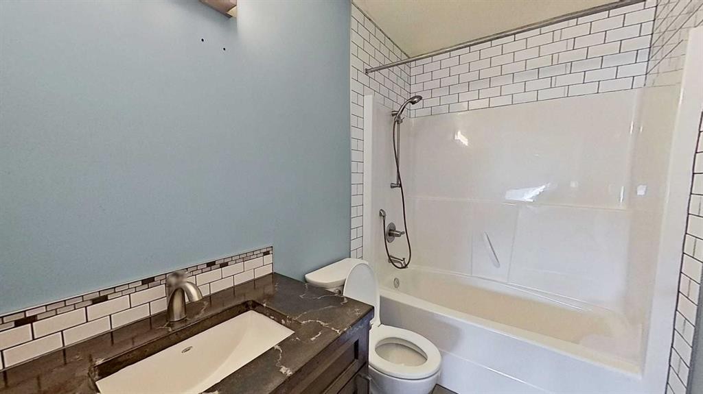 29 Sunrise Close Se, High River, AB - Indoor Photo Showing Bathroom