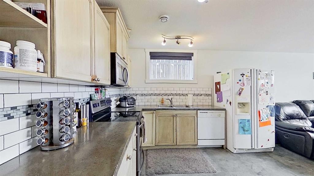 29 Sunrise Close Se, High River, AB - Indoor Photo Showing Laundry Room
