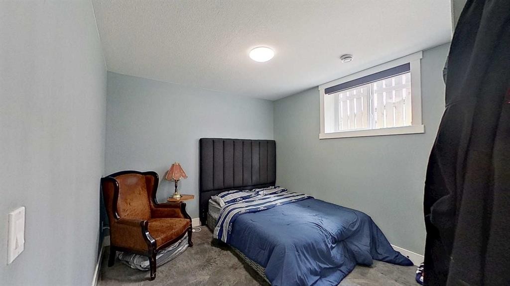 29 Sunrise Close Se, High River, AB - Indoor Photo Showing Bedroom