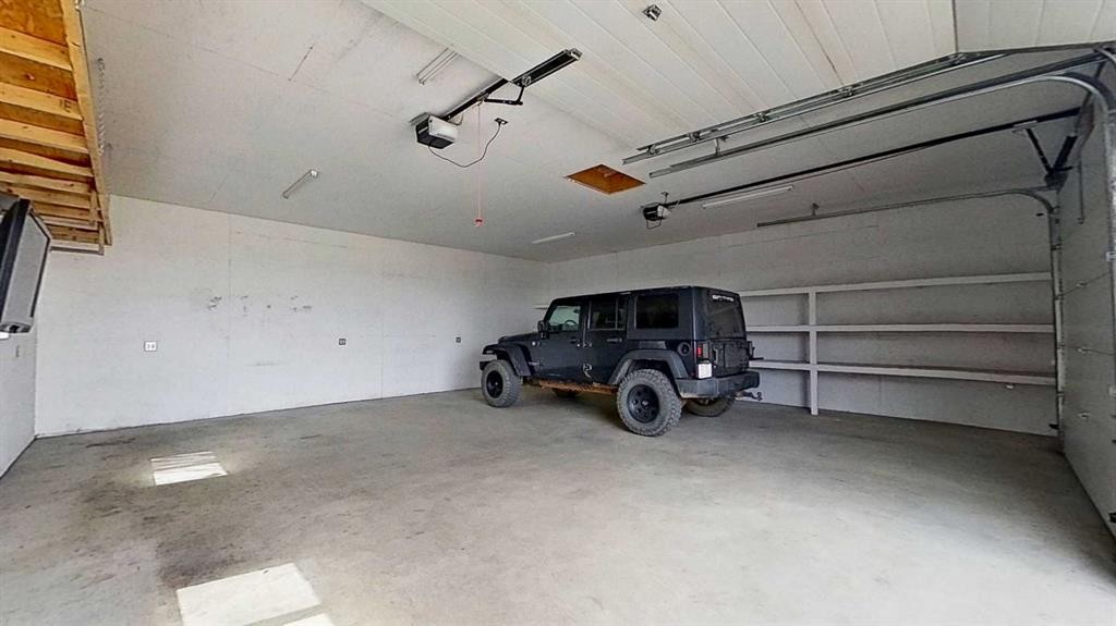 29 Sunrise Close Se, High River, AB - Indoor Photo Showing Garage