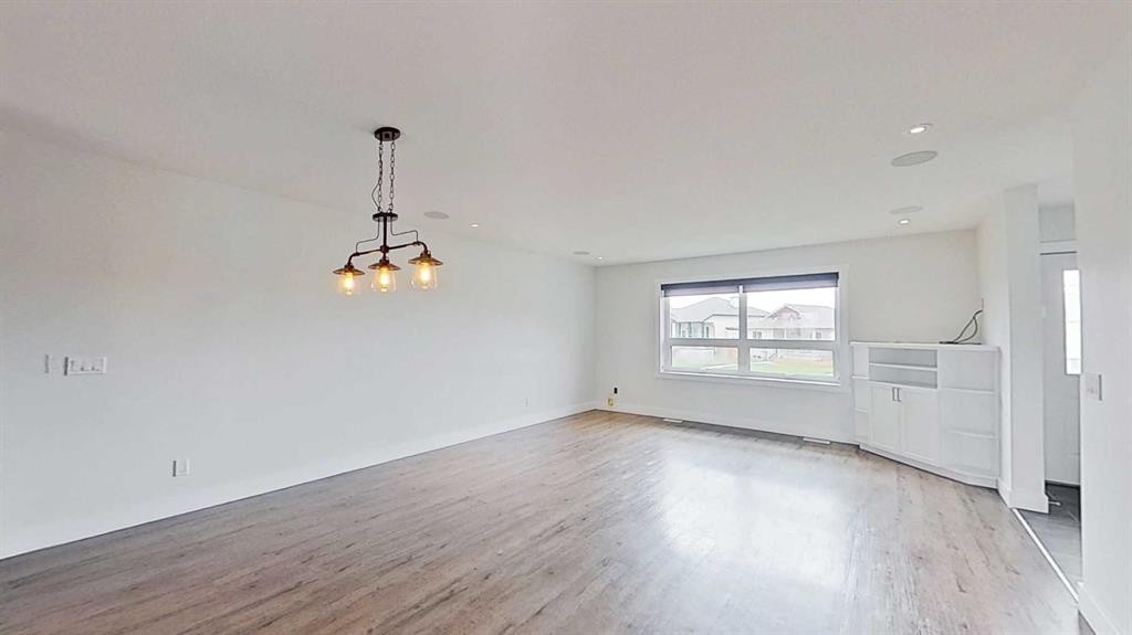 29 Sunrise Close Se, High River, AB - Indoor Photo Showing Other Room
