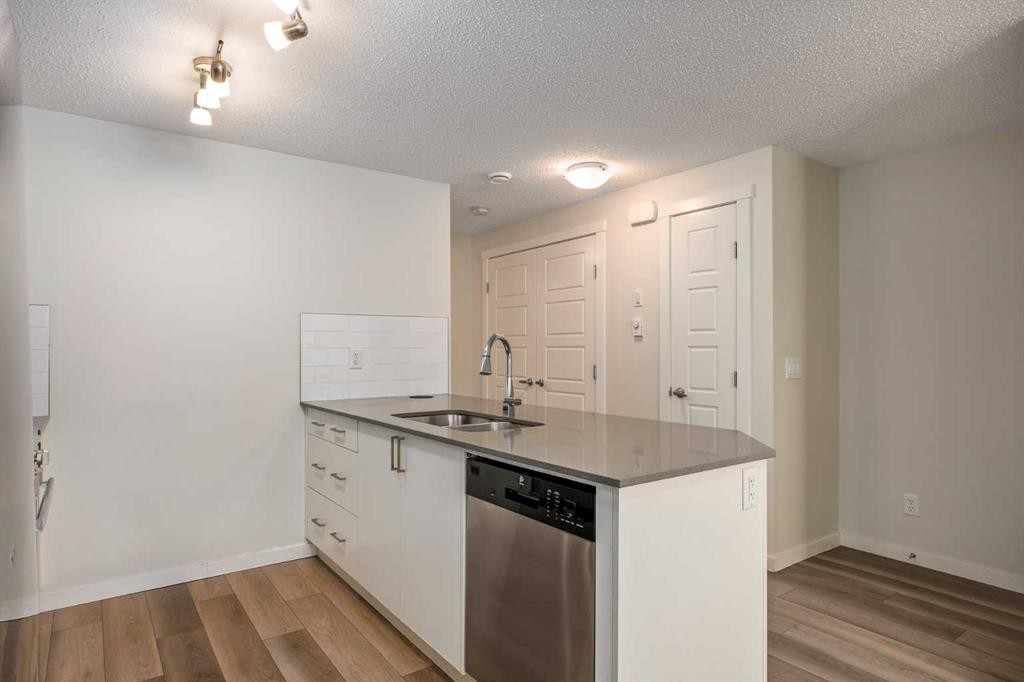 305 Cranbrook Square Se, Calgary, AB - Indoor Photo Showing Kitchen With Double Sink