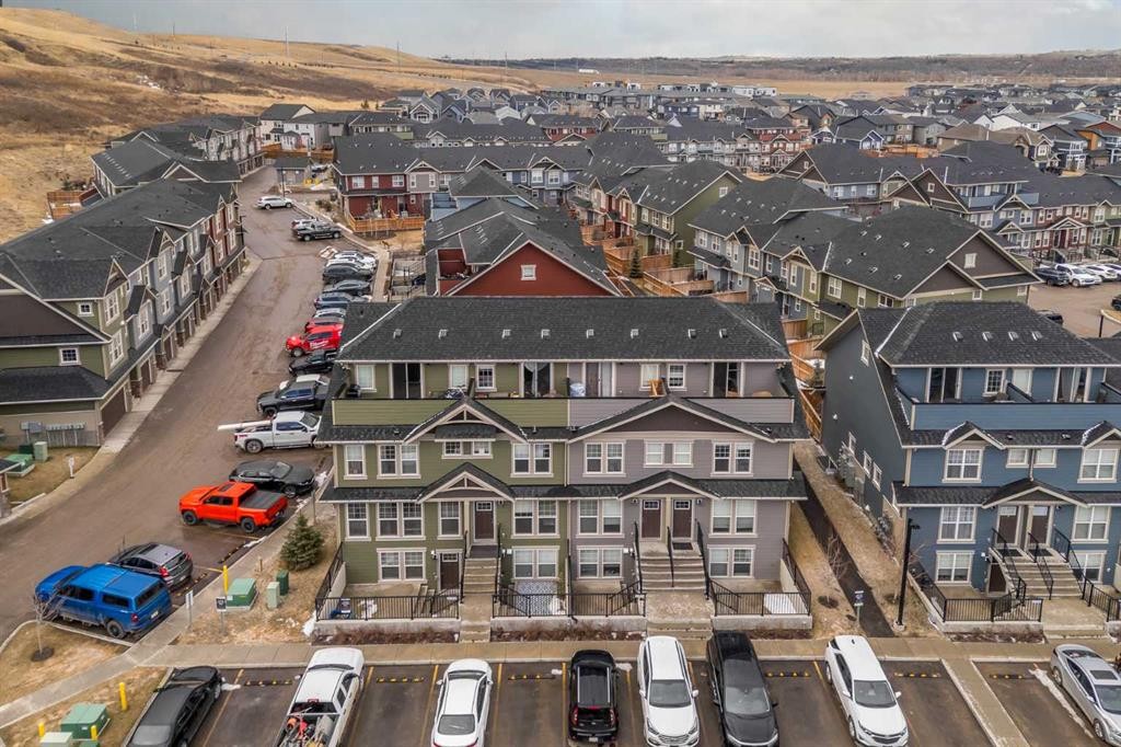 305 Cranbrook Square Se, Calgary, AB - Outdoor With Facade