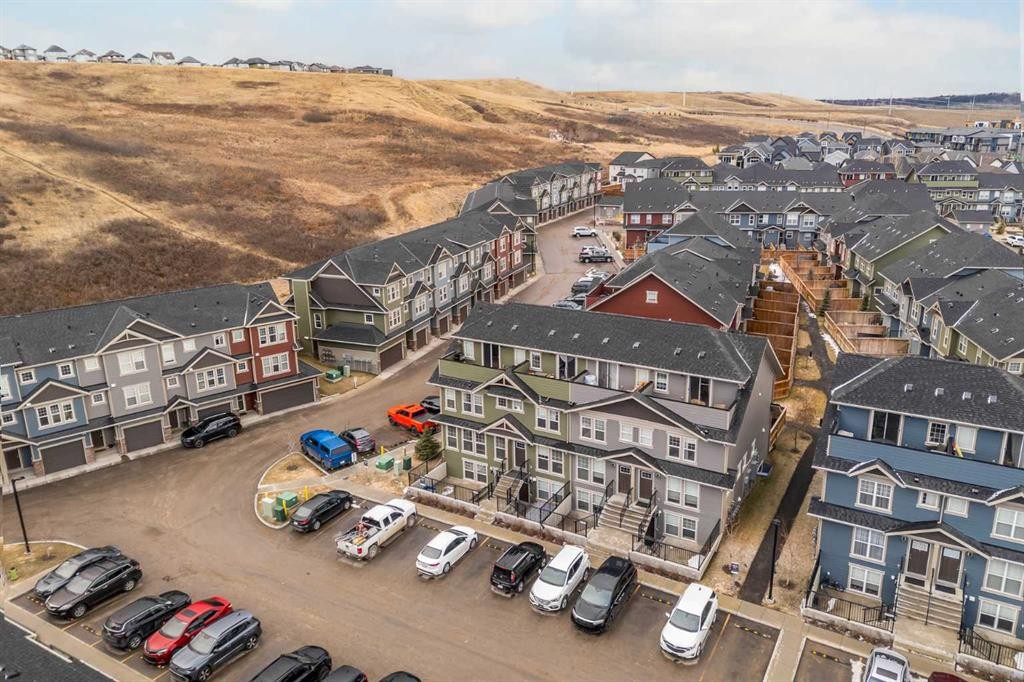 305 Cranbrook Square Se, Calgary, AB - Outdoor