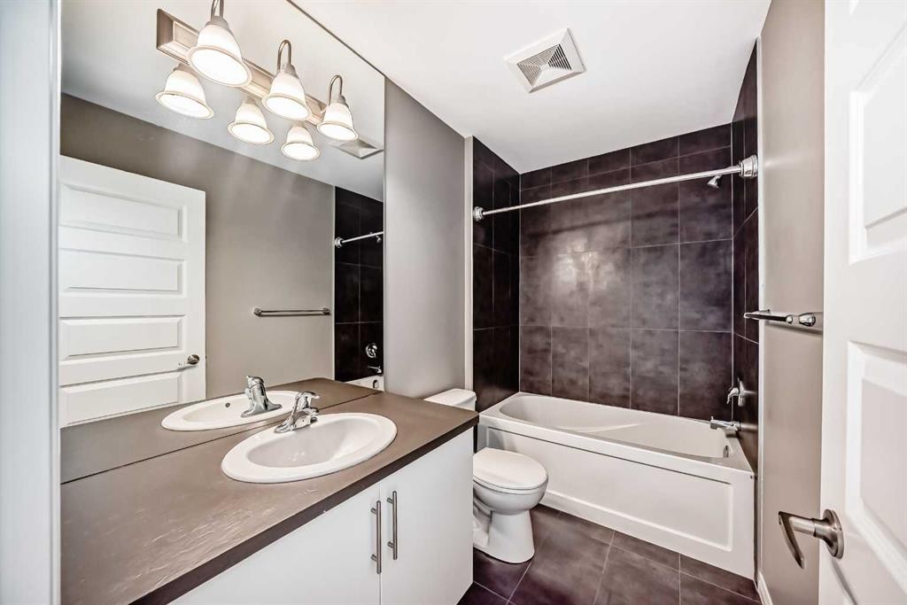 312 Viewpointe Terrace, Chestermere, AB - Indoor Photo Showing Bathroom