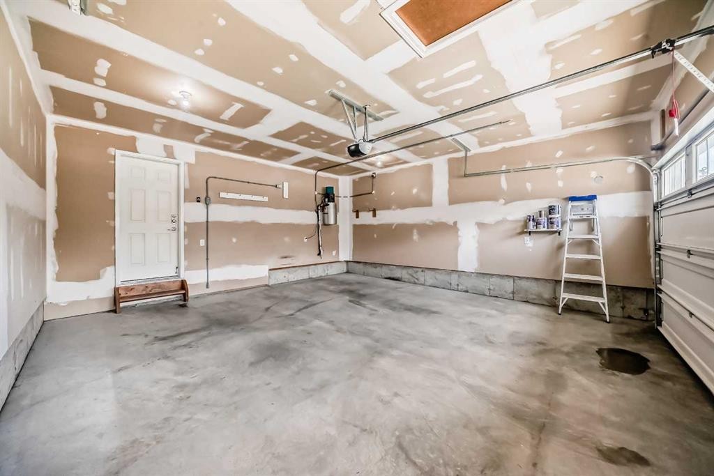 312 Viewpointe Terrace, Chestermere, AB - Indoor Photo Showing Garage