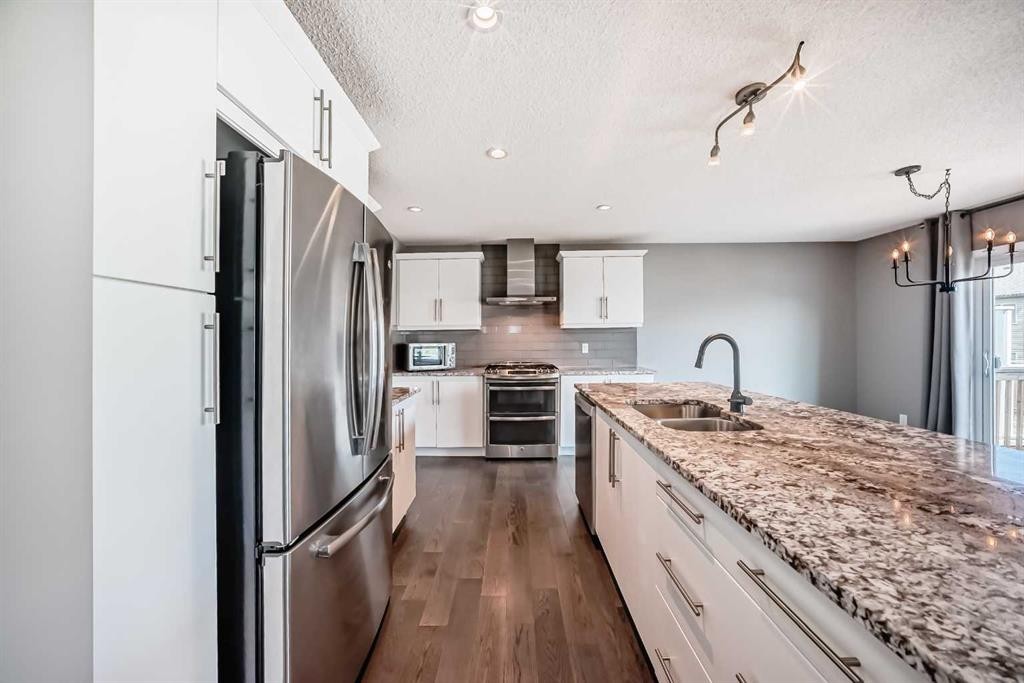 312 Viewpointe Terrace, Chestermere, AB - Indoor Photo Showing Kitchen With Stainless Steel Kitchen With Double Sink With Upgraded Kitchen